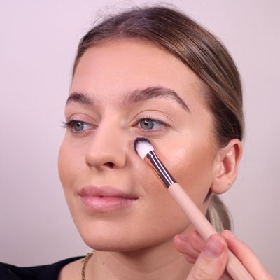 330 Brightening Concealer Brush